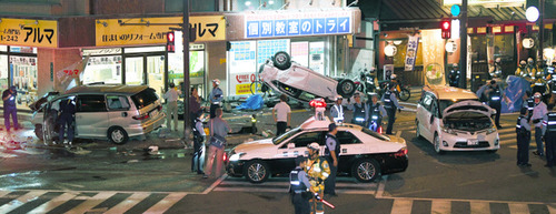 【福岡でも暴走車発生】「対向車が猛スピードで…」複数台の車からむ事故