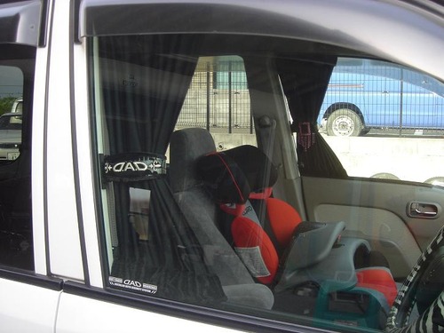 【DQN】運転席窓のカーテンは違法。装着率は５％。年明け一斉取り締まりへ