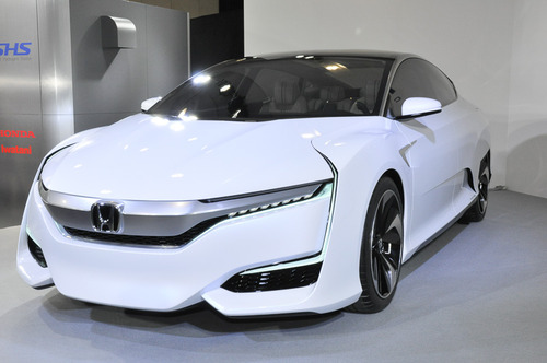 ホンダ、新型燃料電池車「Honda FCV CONCEPT」を世界初披露！