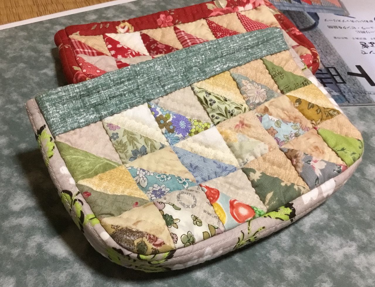 パッチワーク 三角ピースのポーチ 色ちがい ４ 失敗したけど完成 ゆび編みの妖精ちゃんち