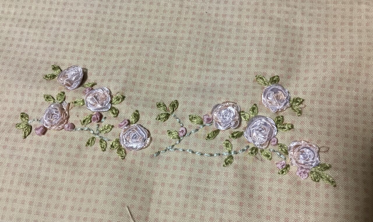 リボン刺しゅうとドール服 : ゆび編みの妖精ちゃんち