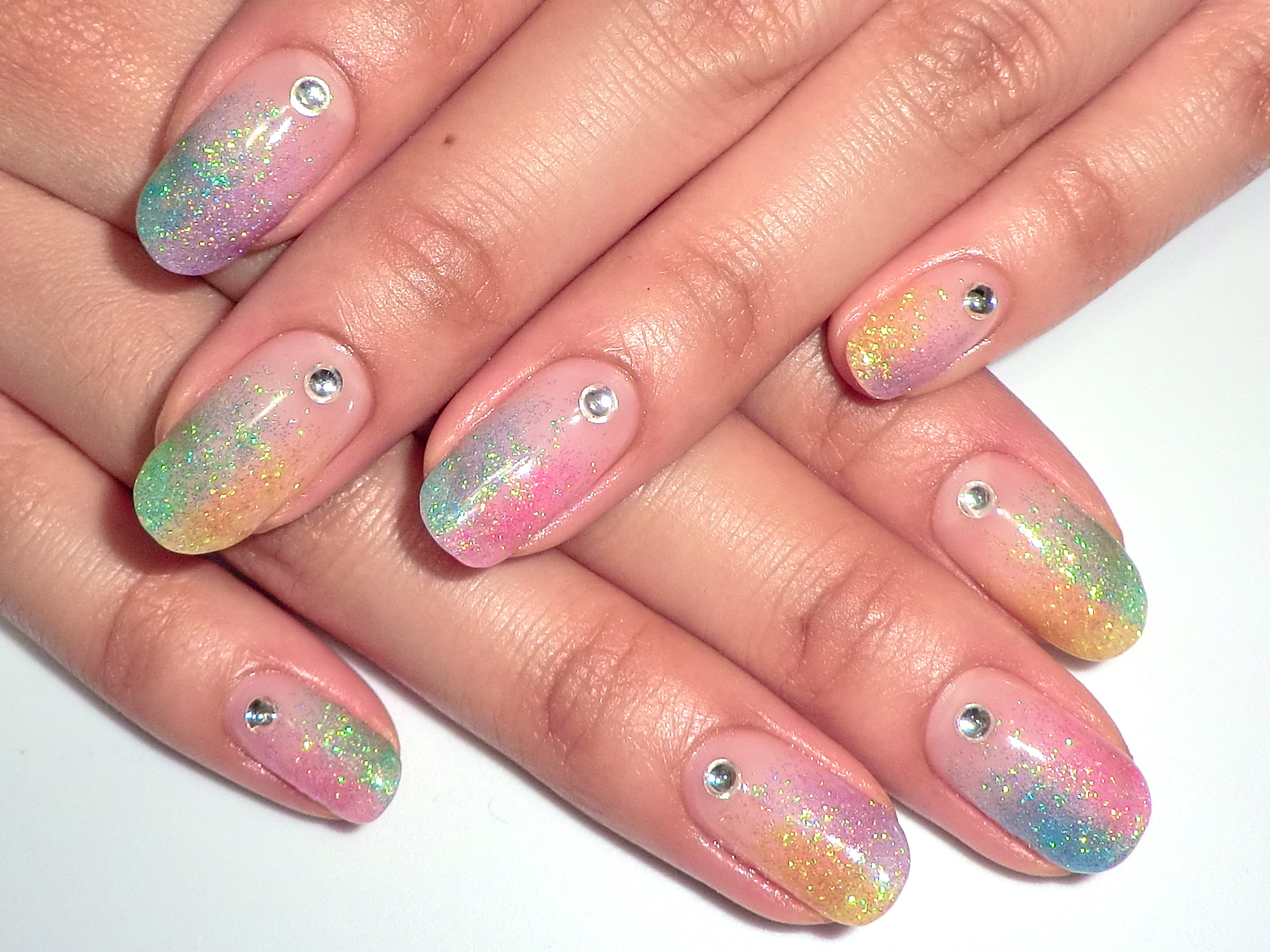 カラフルラメグラデネイル Yucca Nail ネイルデザイン集