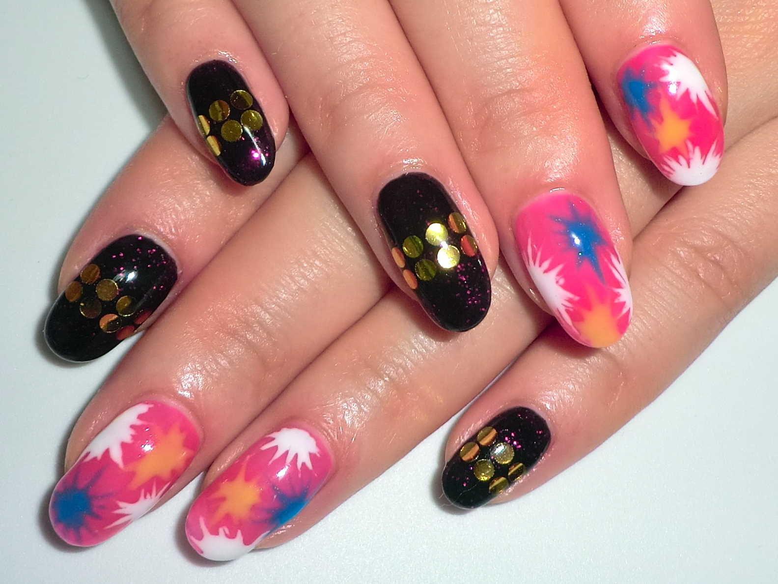 蛍光ピンク ラメブラックネイル Yucca Nail ネイルデザイン集