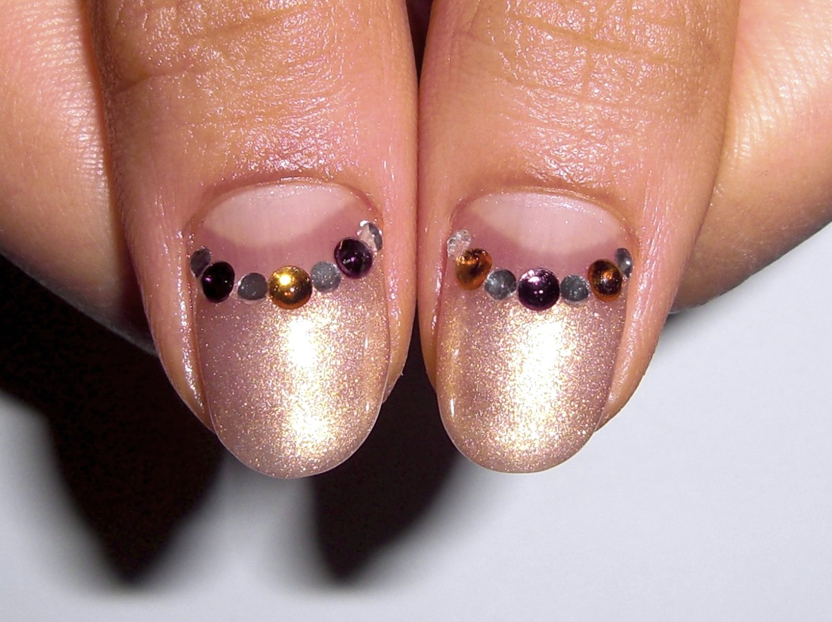 ベージュゴールド逆フレンチネイル Yucca Nail ネイルデザイン集