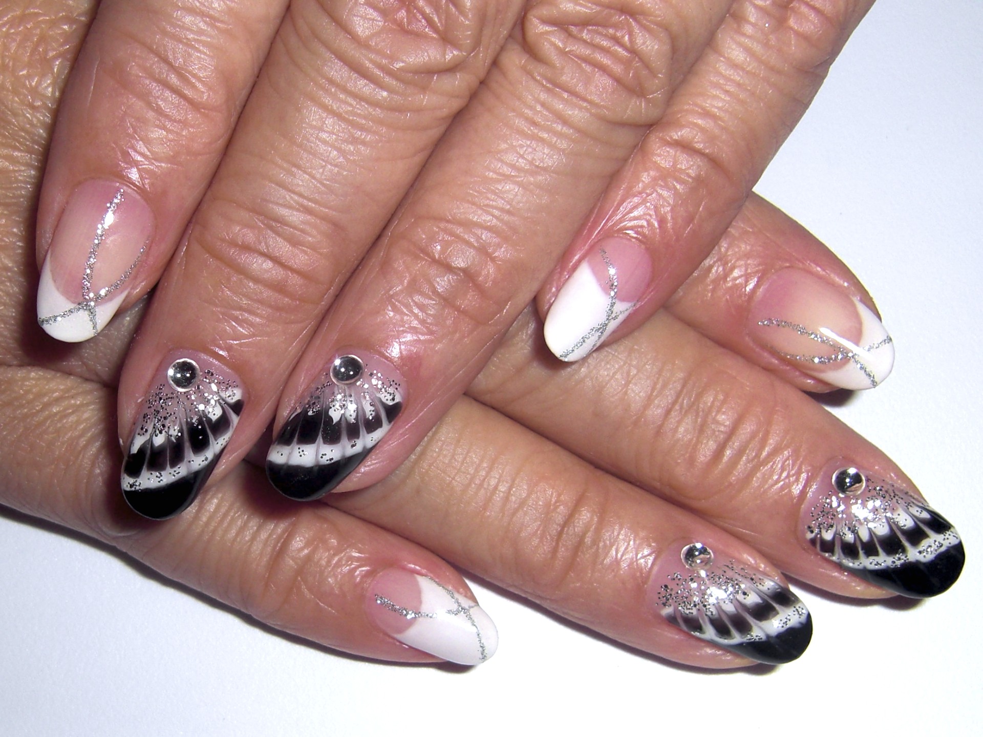 モノトーンピーコックネイル Yucca Nail ネイルデザイン集