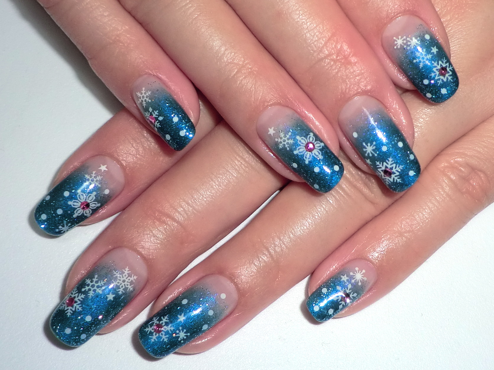 ブルーグラデ 雪の結晶ネイル Yucca Nail ネイルデザイン集