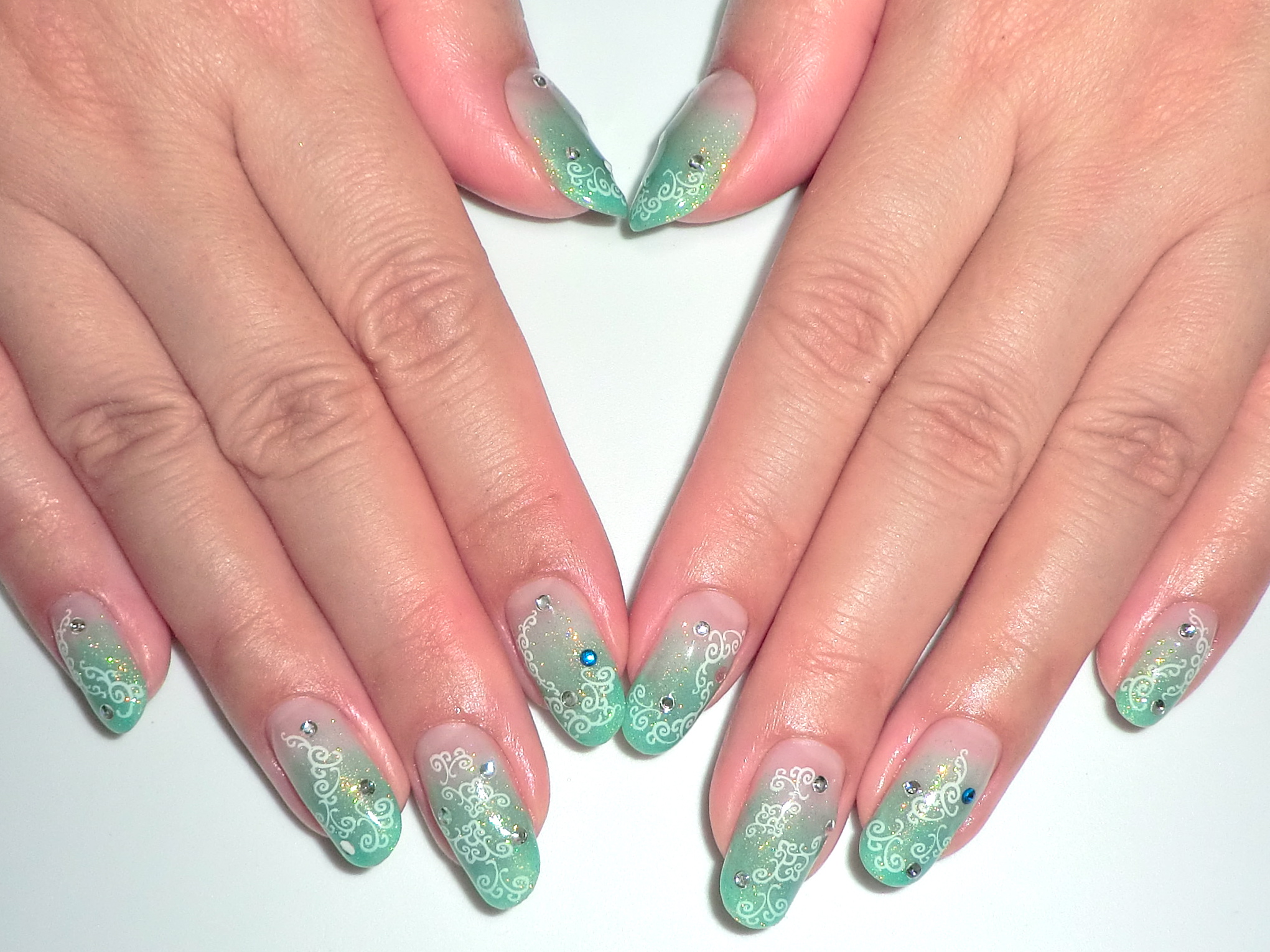 ラメグリーン唐草模様ネイル Yucca Nail ネイルデザイン集
