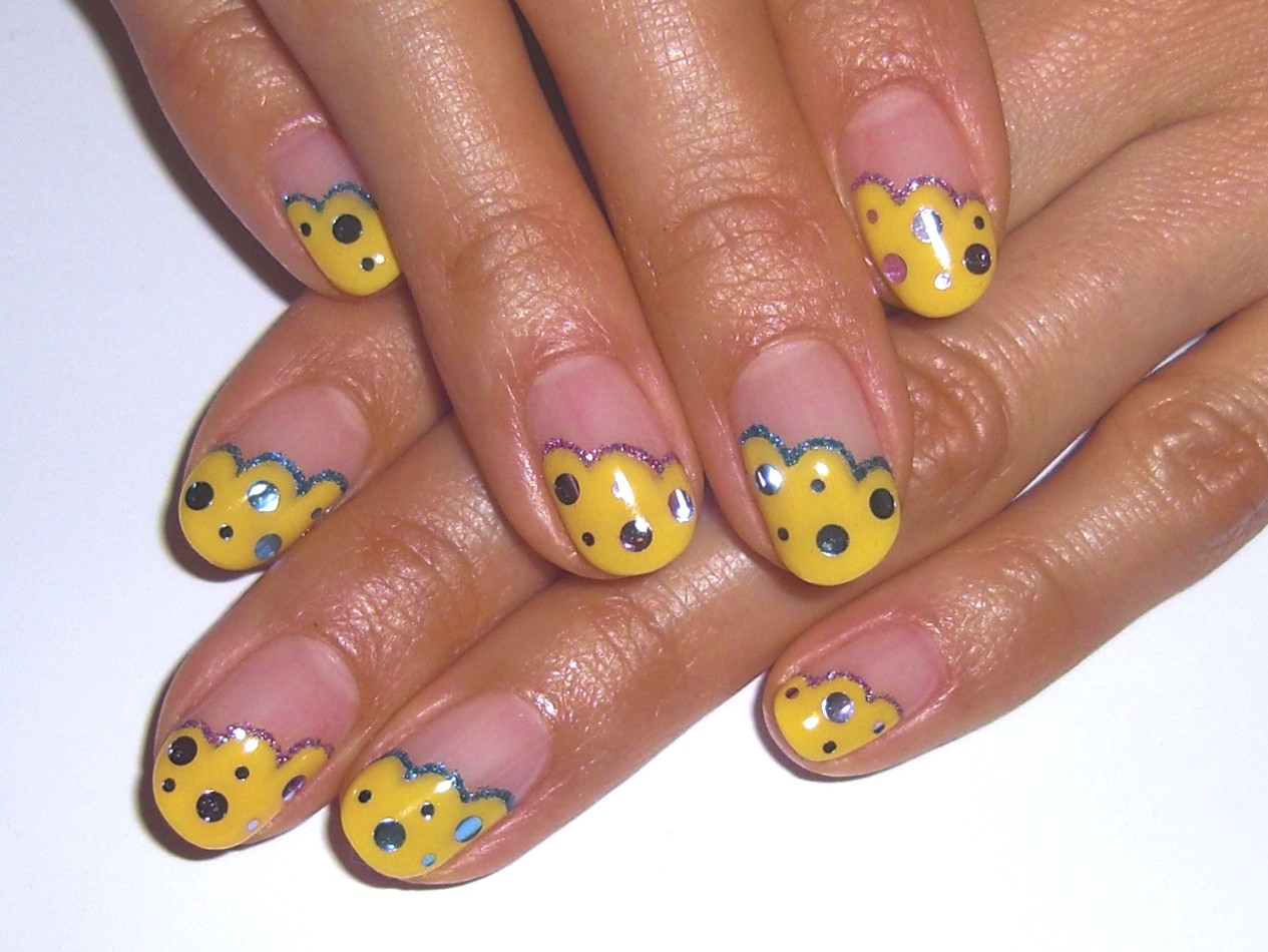 イエローもこもこフレンチネイル Yucca Nail ネイルデザイン集