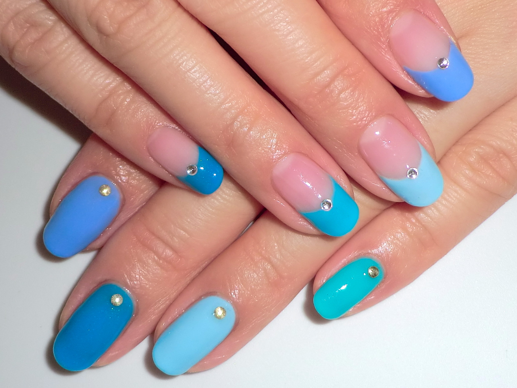 ブルー系5色フレンチネイル Yucca Nail ネイルデザイン集