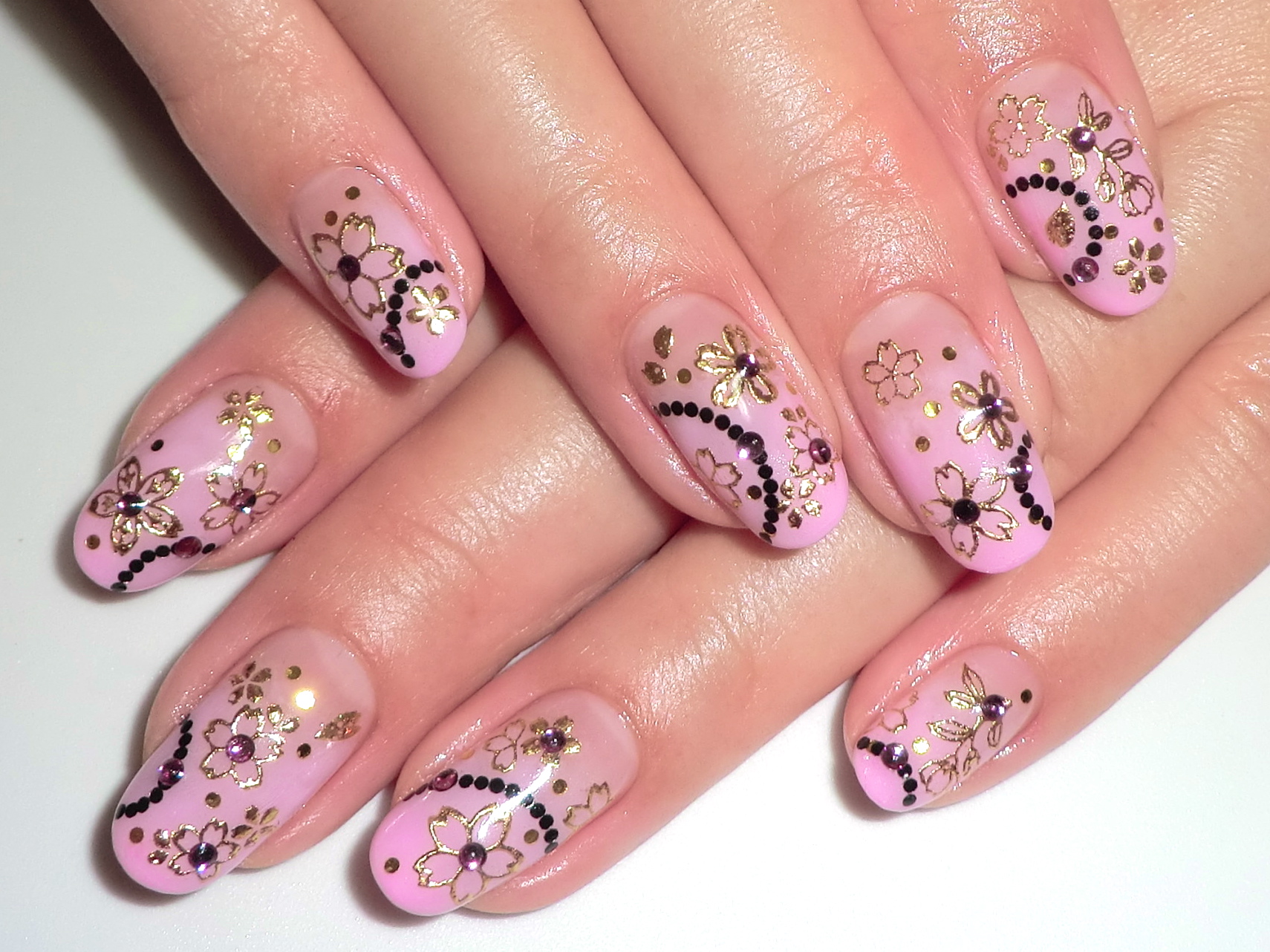 ピンクグラデ ゴールド桜ネイル Yucca Nail ネイルデザイン集