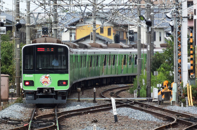 春日部駅で撮影したクレヨンしんちゃん号 2017年9月 turaco 旅と日常を綴る