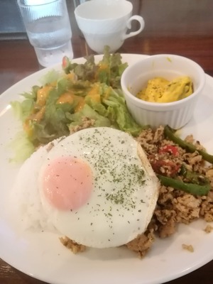 ノマド族の隠れ家 ”CAFE de LAPIN” イライラもすっ飛ぶ