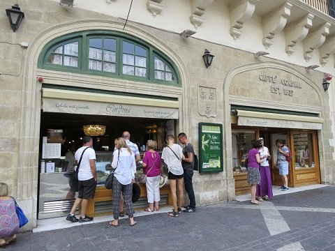 マルタの美味しいチーズパイ パスティッツィ Caffe Cordina マルタ ヴァレッタ 月餅m ゆえぴんm 世界で食す