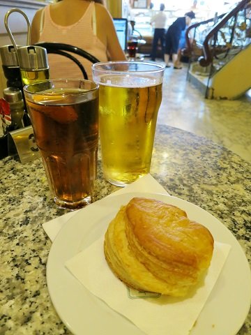 マルタの美味しいチーズパイ パスティッツィ Caffe Cordina マルタ ヴァレッタ 月餅m ゆえぴんm 世界で食す