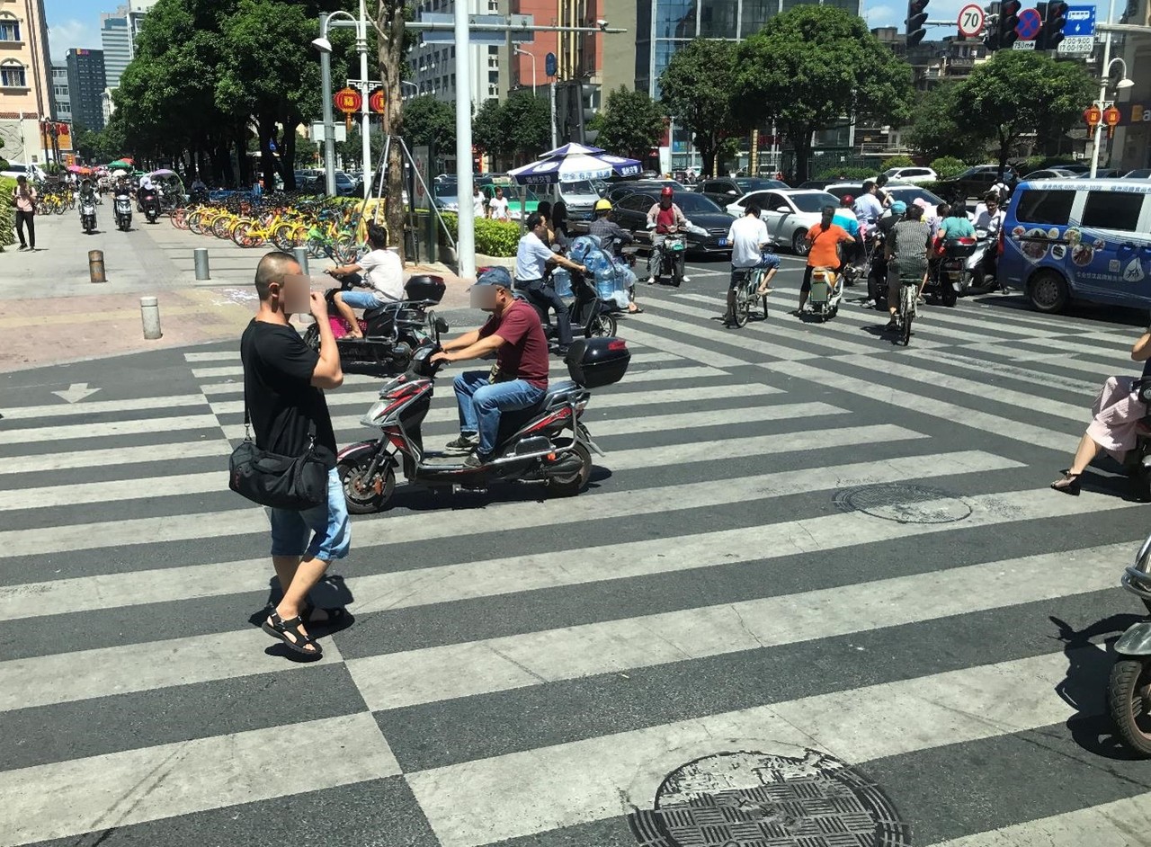 自転車 逆走 よけるのはどちら