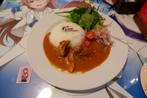 ニジガクカフェの特製バターチキンカレー