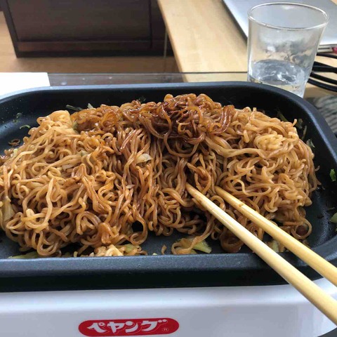 ついに届いた 焼きペヤングメーカー でペヤングソースやきそば超大盛を作ってみた結果 旧 休日はだいたい家にいます ついに届いた 焼きペヤングメーカー でペヤングソースやきそば超大盛を作ってみた結果 旧 休日はだいたい家にいます