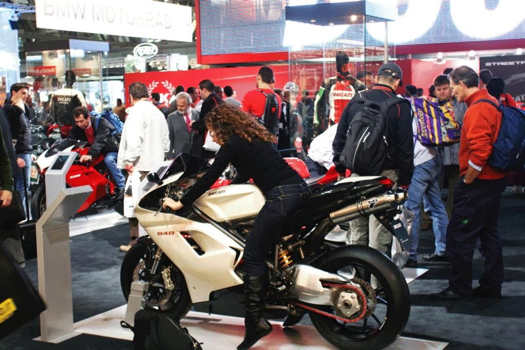バイク 軽2輪 の新車販売台数が上向きに かっこいい女性ライダーに一目惚れ連鎖で増えるバイク女子 唯我独尊 バイク 軽2輪 の新車販売台数が上向きに かっこいい女性ライダーに一目惚れ連鎖で増えるバイク女子 唯我独尊
