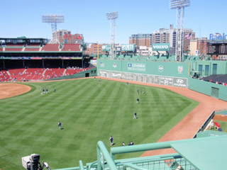 America's Most Beloved Ballpark : バックスクリーンの下で