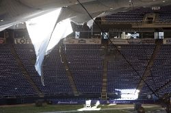 崩落注意 バックスクリーンの下で For All Baseball Supporters 崩落注意 バックスクリーンの下で For All Baseball Supporters