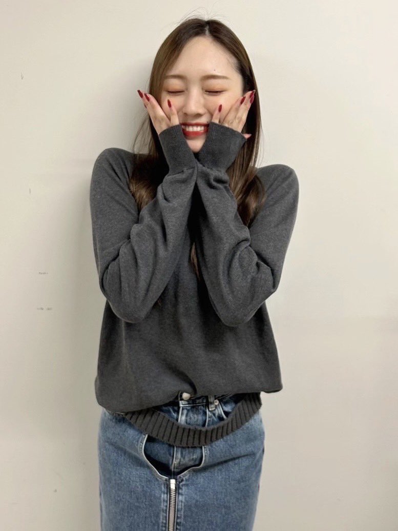 【梅澤美波】え!?梅のスカート、パックリ開いているんやがwwwwwwwww