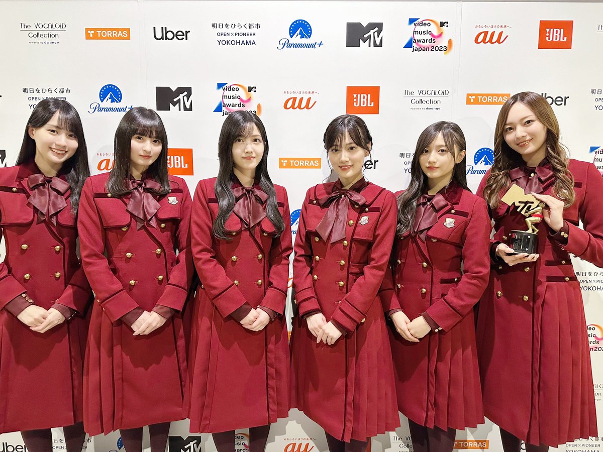 【乃木坂46】スチュワーデスのような新制服がいい感じwww