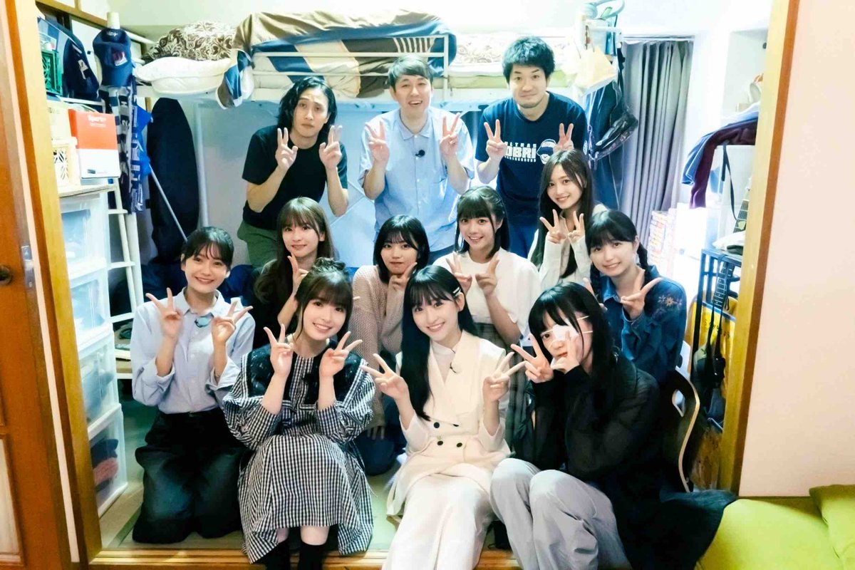 【乃木坂46】5期生集合写真、目線はあーやのしゃがんでるあそこへいってしまうwwwww