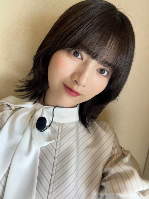 【乃木坂46】新制服に袖を通した林瑠奈の目が・・・・・