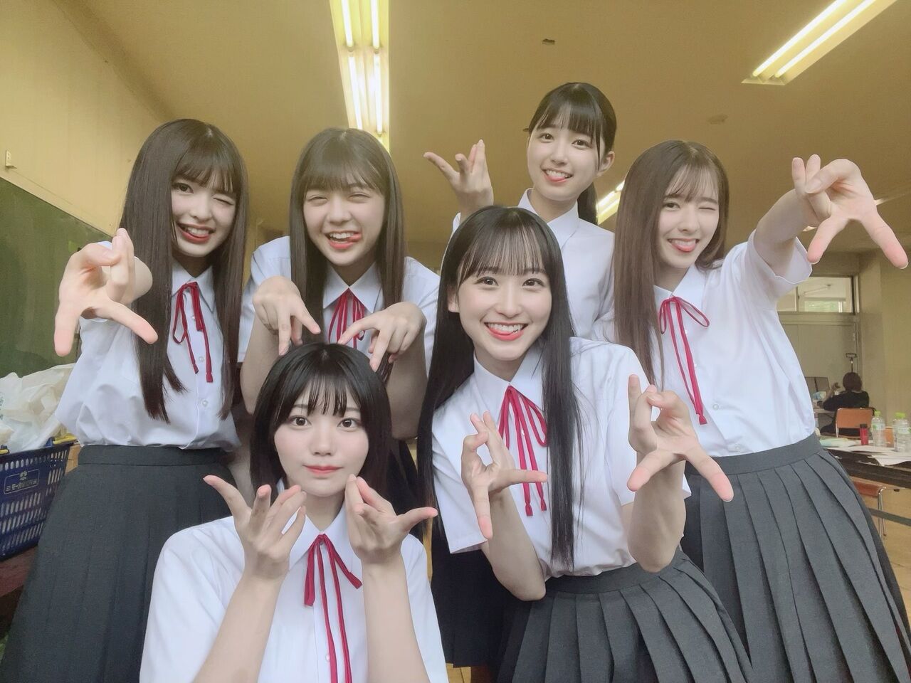 【乃木坂46】５期生、揃って制服でギャルピースｗｗｗｗｗｗｗｗｗｗｗｗｗｗ