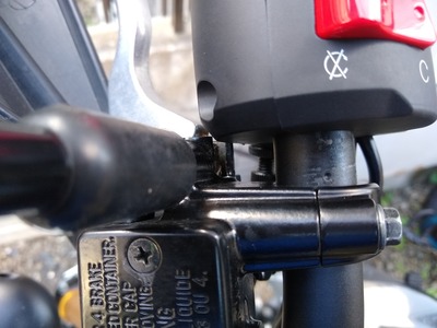 レバーホルダーとスイッチボックスの写真