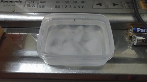 ビードワックスが固まり始めた写真