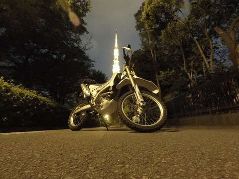 東京タワーとWR250Rの写真