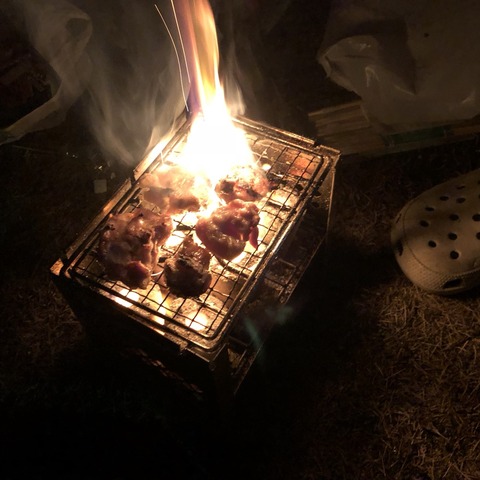 ツーリングの一コマ・夜中に焼き鳥の写真