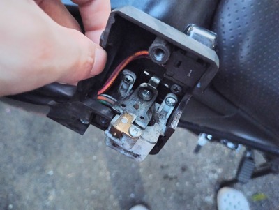 DトラXのウインカースイッチ