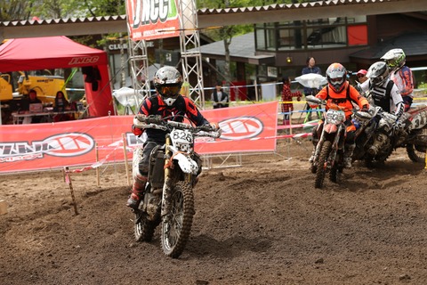 WEXでレース中のWR250Rの写真