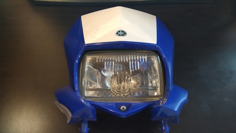WR250R/XヘッドライトASSYを取り外した写真