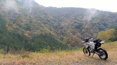 WR250Rと山の写真