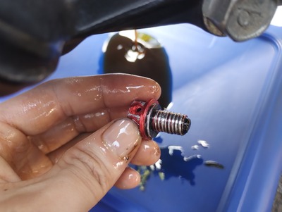 ぐしゃぐしゃなドレンボルト