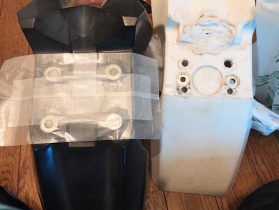 フロントフェンダー 穴位置確認