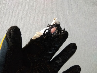 HYDOのレイングローブ穴開いた