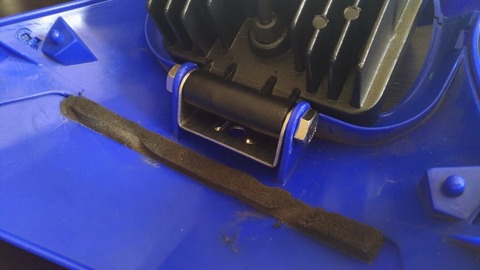 WR250R純正ヘッドライトカウルにLEDワークライト取り付けの写真4