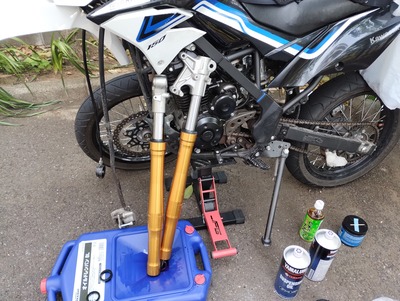 【フォークオイルの交換】フォークが柔らか過ぎるから粘度と油面調整のついでにオイルも交換٩( 'ω' )و