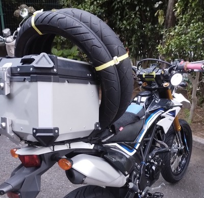 破棄するタイヤの写真