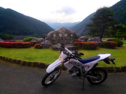 ツーリング中に撮影したオフロードバイクの写真
