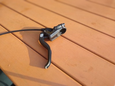 Magura Mt5 5側