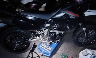 夜中の修復作業