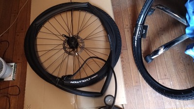 ホイールとチューブとタイヤの写真