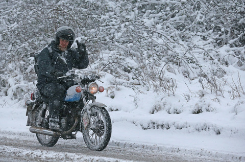 【スタッドレス】雪が降ってもバイクに乗りたい！