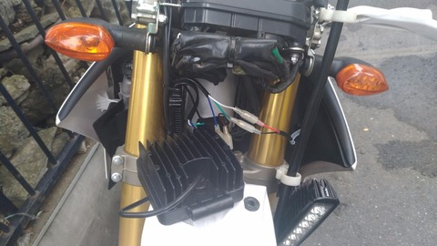 WR250R純正ヘッドライト改造配線組み立ての写真