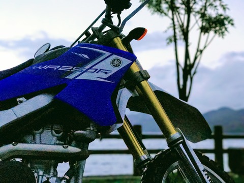 中禅寺湖とWR250R